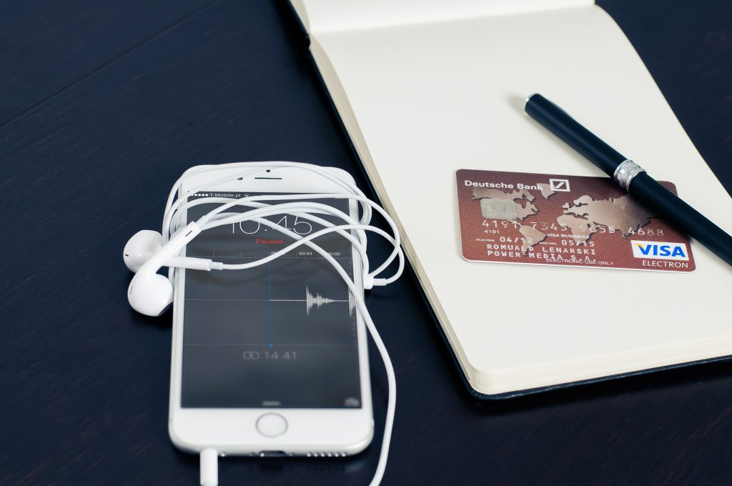 iphone-and-credit-card